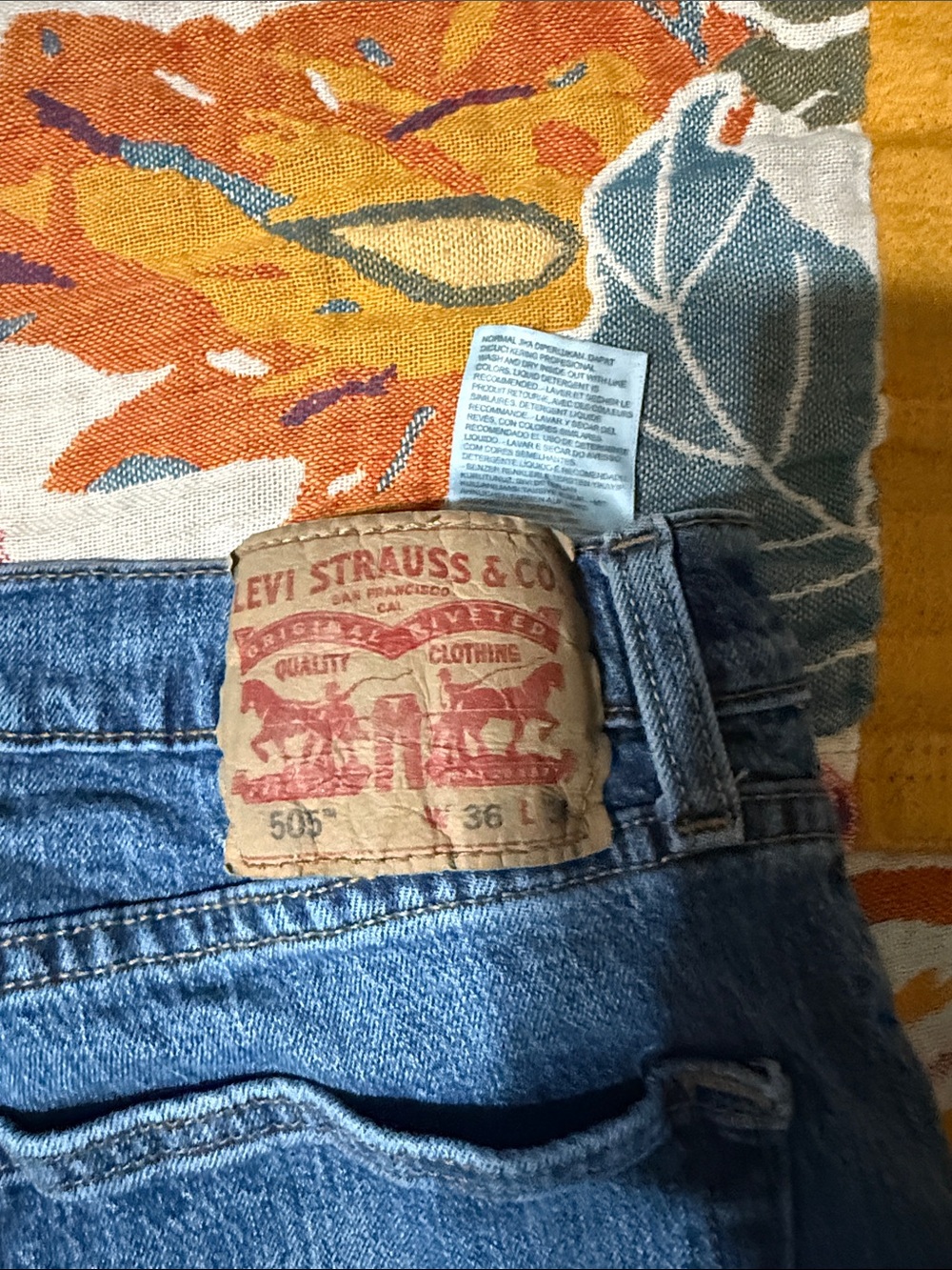 Levi's Blue Straight-Leg Men's Jeans with Classic Patch